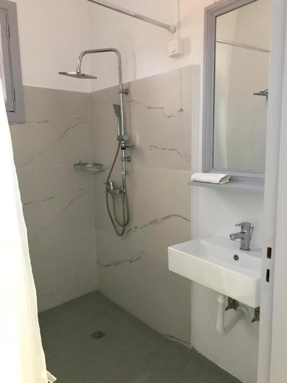 Hotel Fiona Сими Екстериор снимка